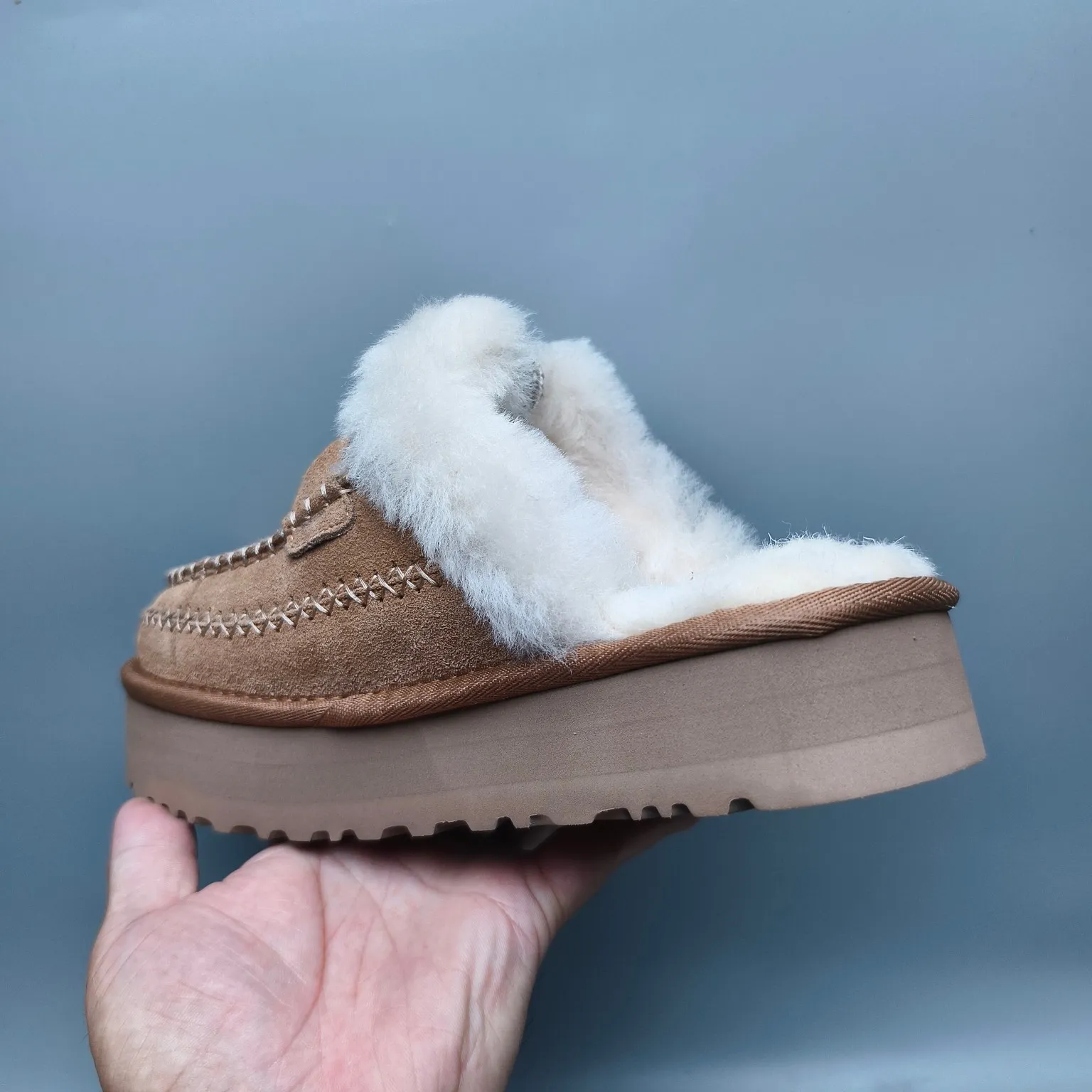 💰480 UGG sheepskin all-in-one snow boots 8260 lace-up thick-soled casual slippers Color: Maroon Antelope Brown Matching code: 35-40